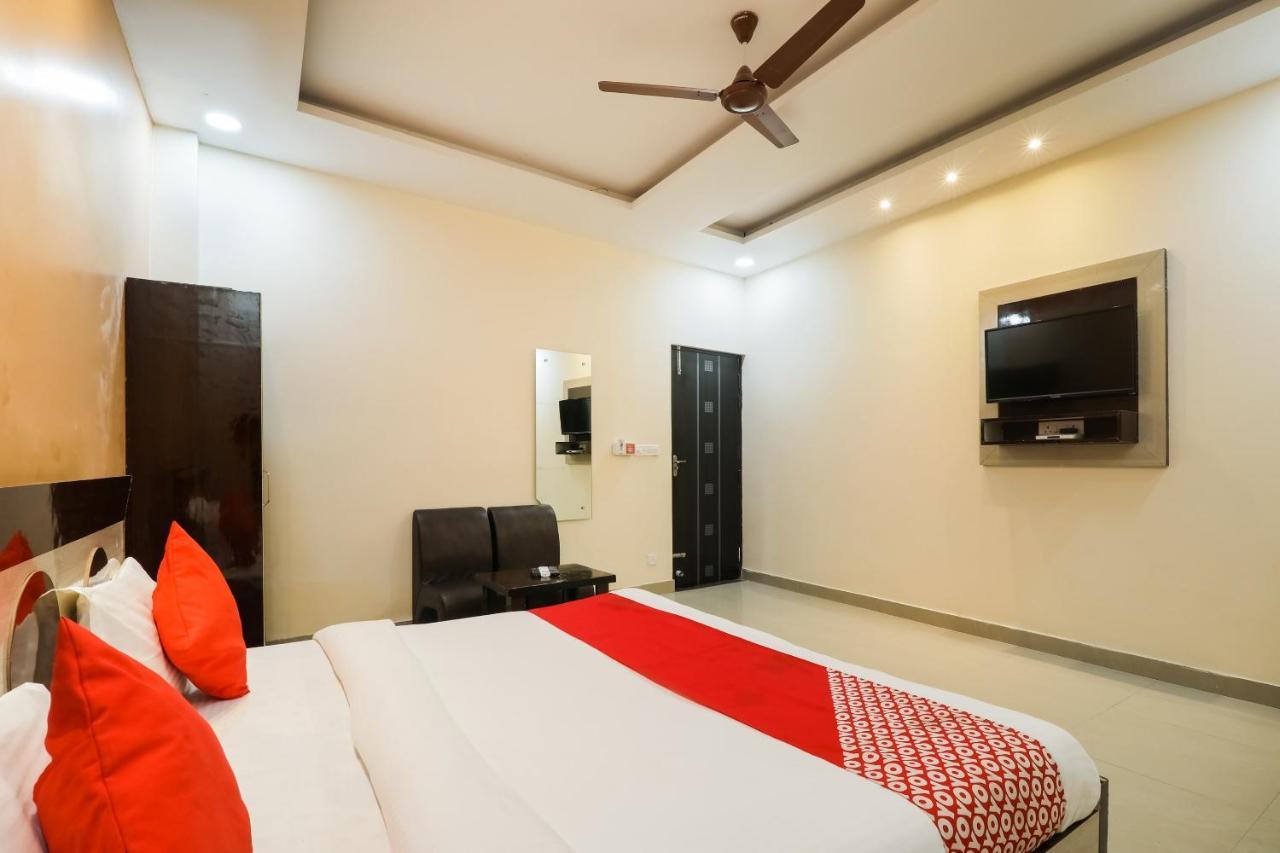 Готель Oyo Flagship Krishna Regency Near Chaudhary Charan Singh International Airport Bijnaur Екстер'єр фото