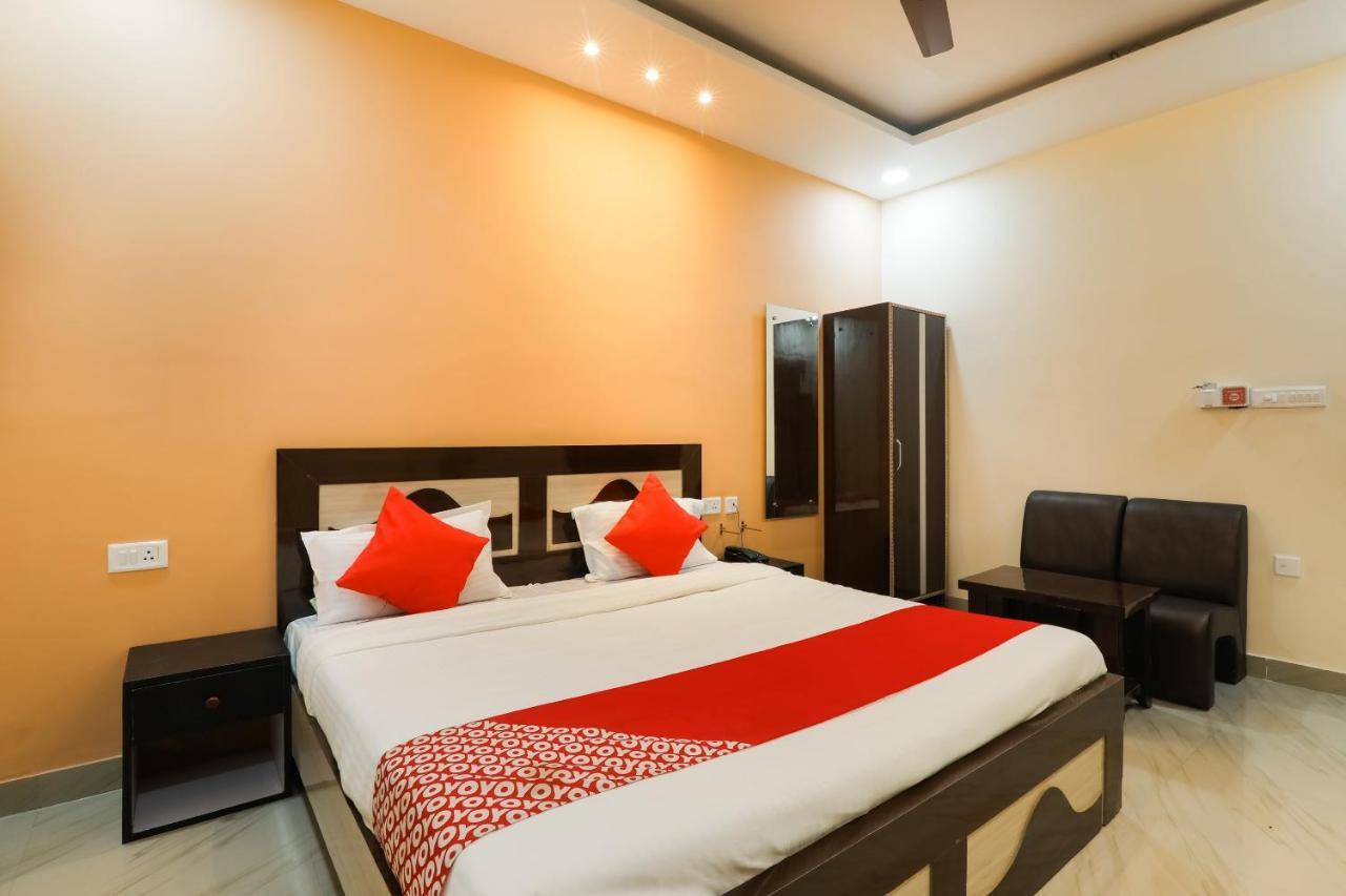 Готель Oyo Flagship Krishna Regency Near Chaudhary Charan Singh International Airport Bijnaur Екстер'єр фото