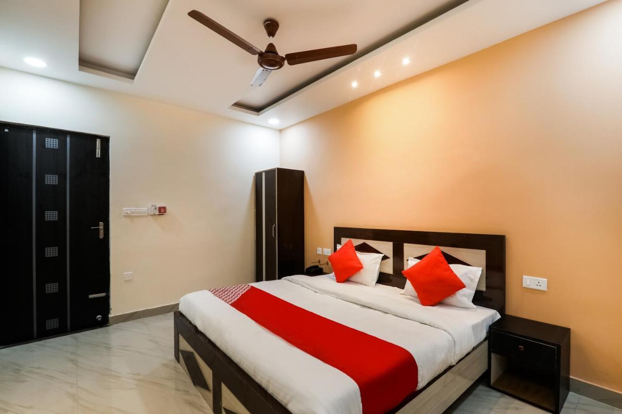 Готель Oyo Flagship Krishna Regency Near Chaudhary Charan Singh International Airport Bijnaur Екстер'єр фото
